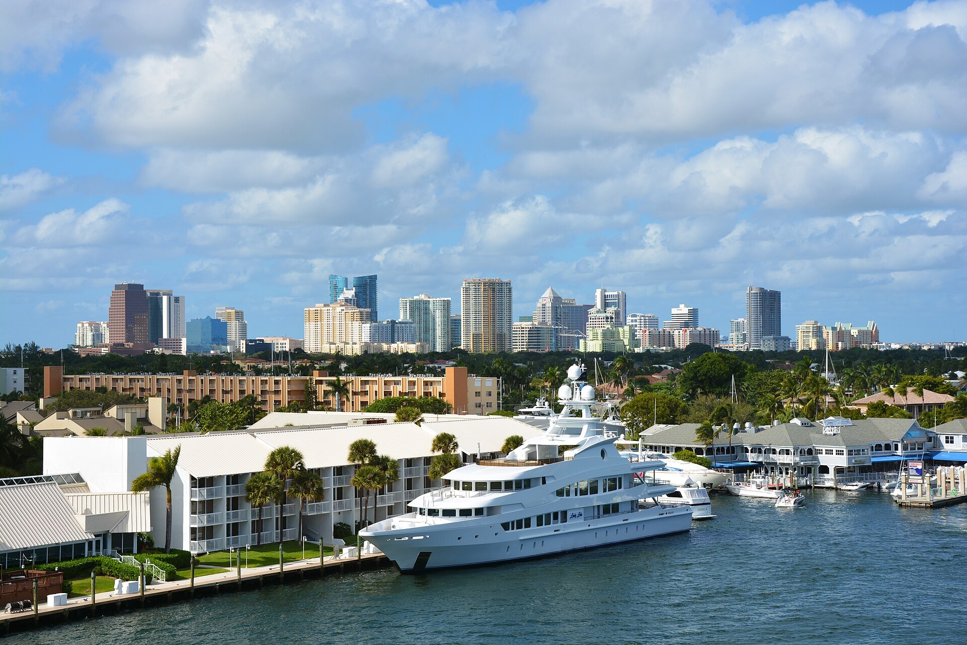 Winterfest boat parade in Fort Lauderdale with dates, times and best viewing